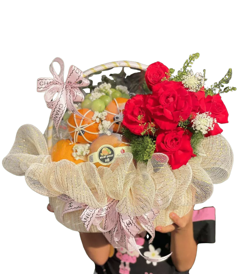 Giỏ Trái Cây Hoa Hồng Đỏ Nơ Chanel Sang Trọng
