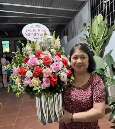 Giỏ Hoa Chúc Mừng
